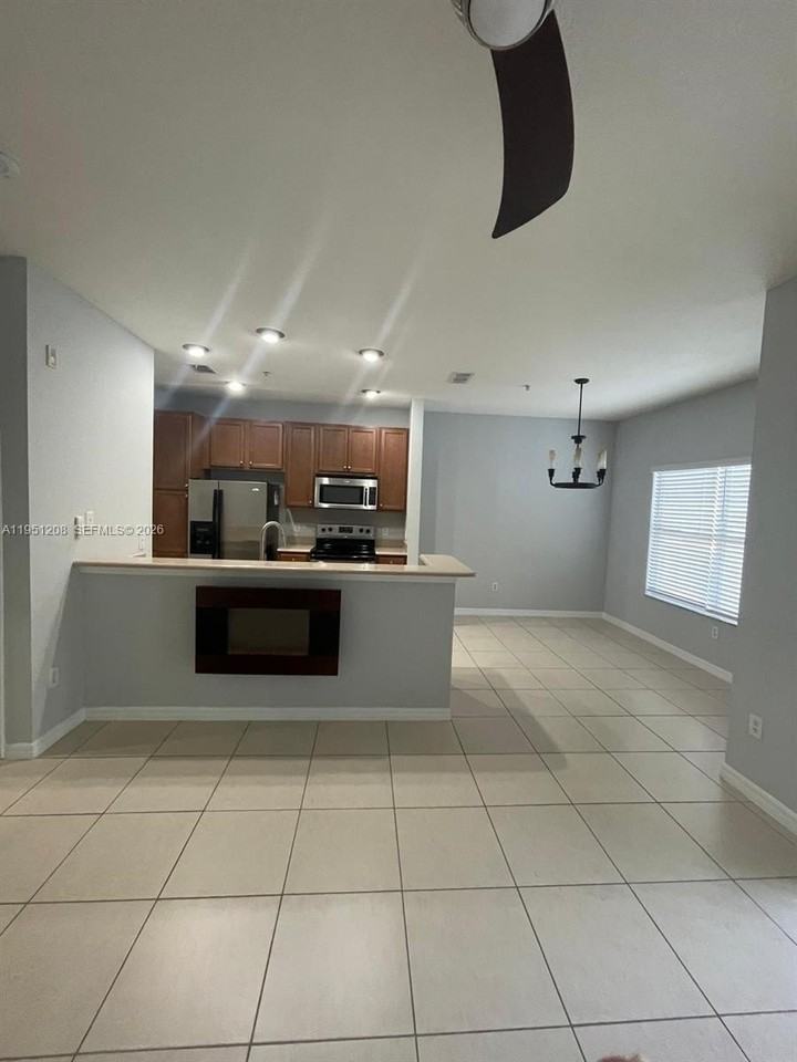 2334 Grand Central Pkwy #7 - Photo 6 of 24