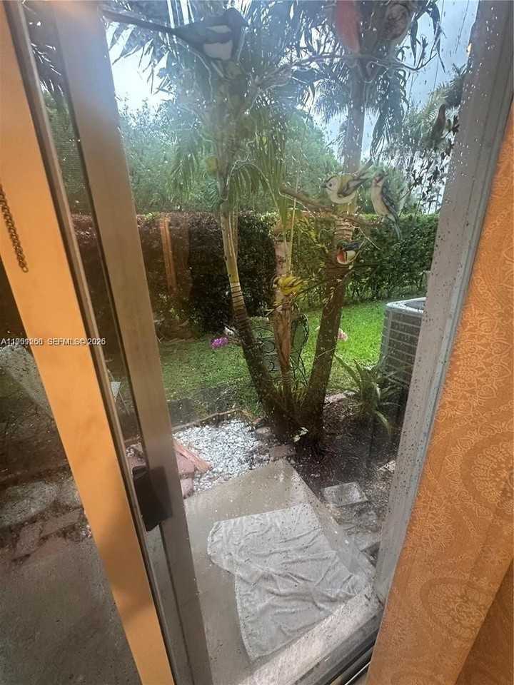 2721 Se 12th Pl #103 - Photo 5 of 6