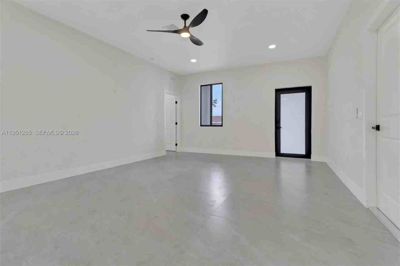 4501 15th St Sw #4501 - Photo 3 of 40