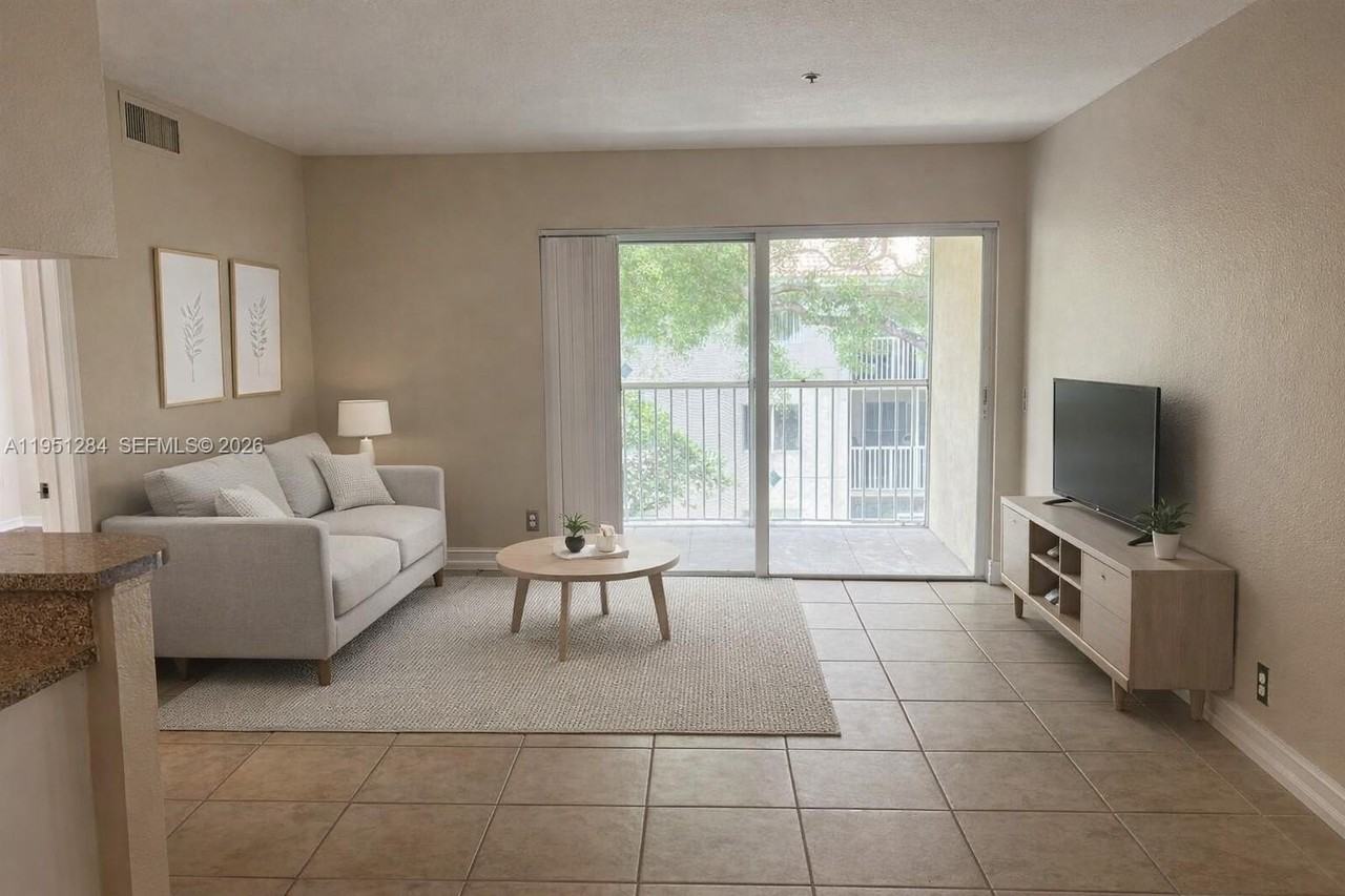 430 S Park Rd #3-303 - Photo 2 of 12