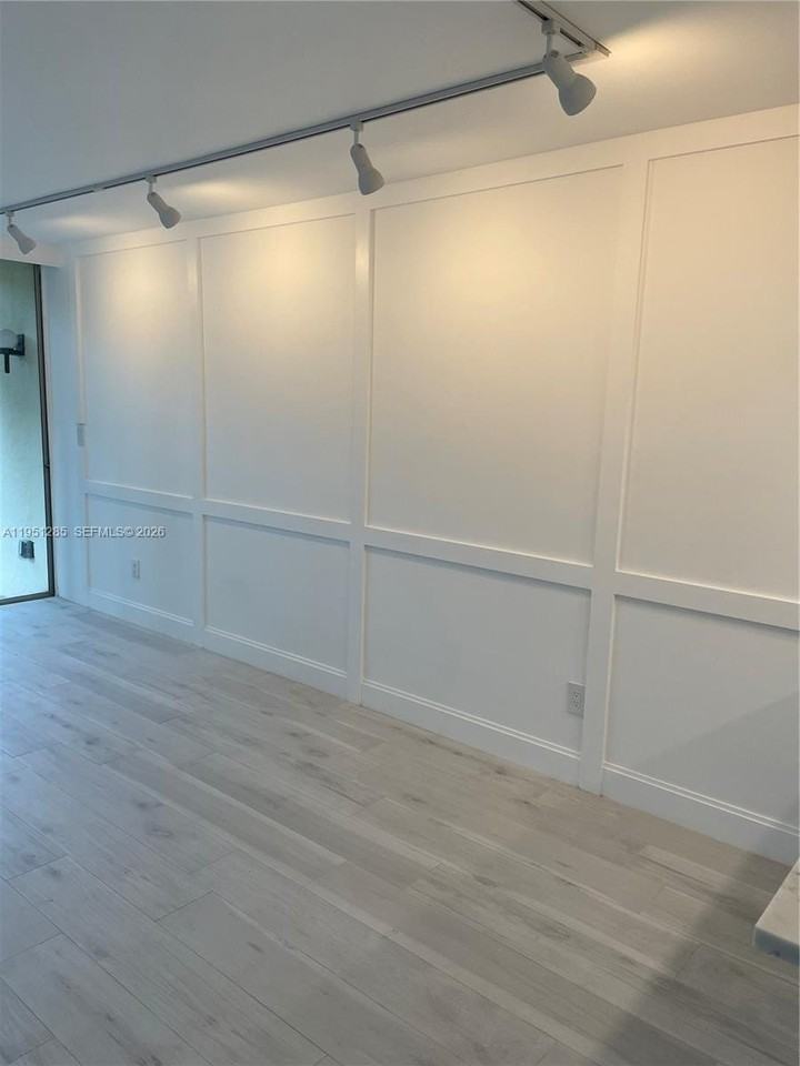 2160 Sw 16th Ave #115 - Photo 4 of 31