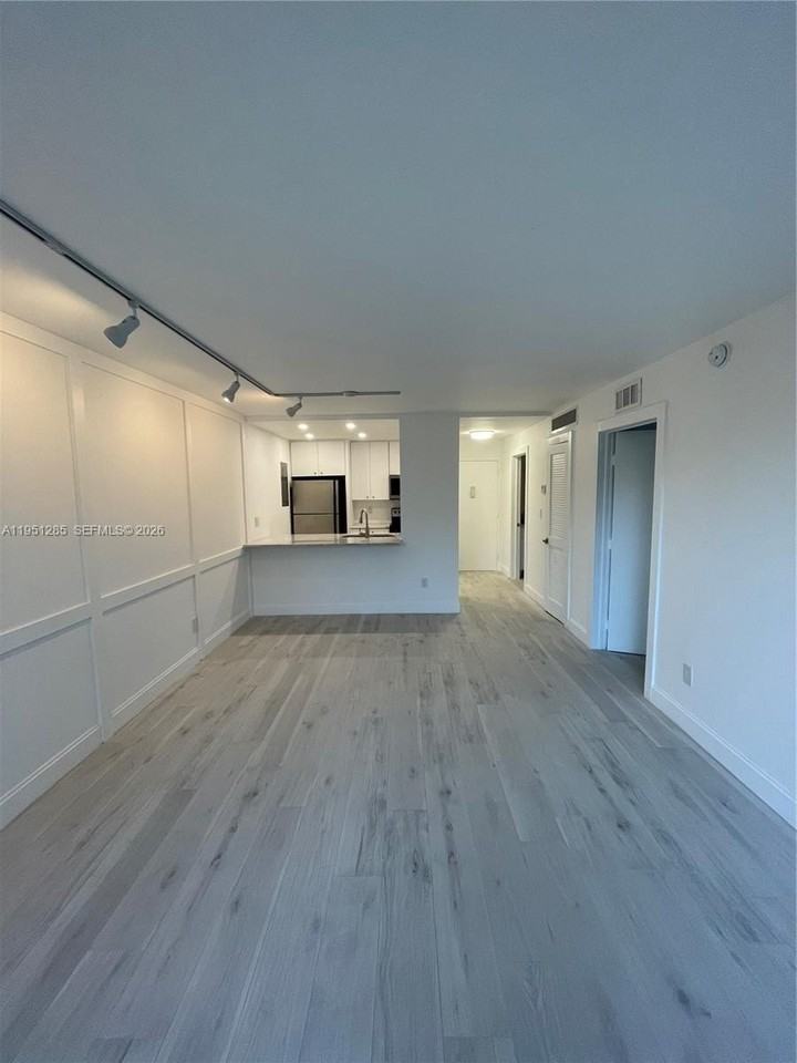 2160 Sw 16th Ave #115 - Photo 5 of 31