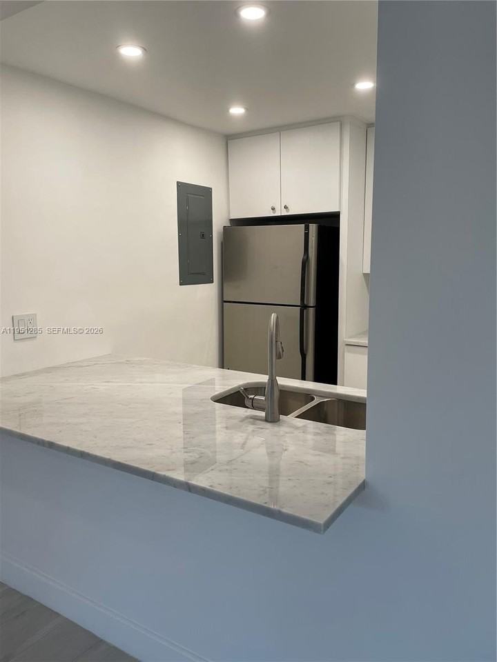 2160 Sw 16th Ave #115 - Photo 6 of 31