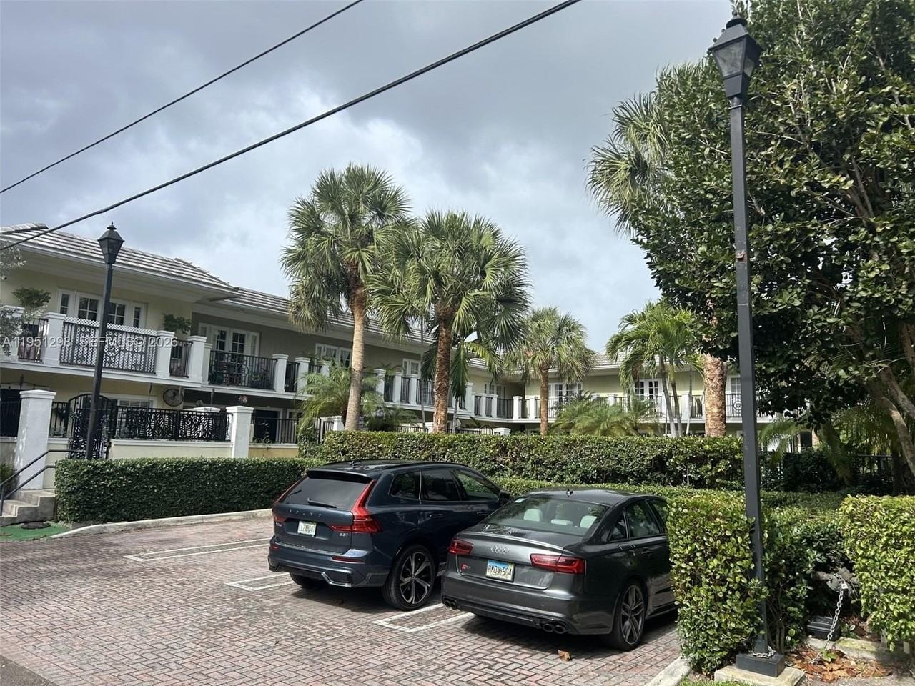 1000 Palm Trl #6 - Photo 2 of 13