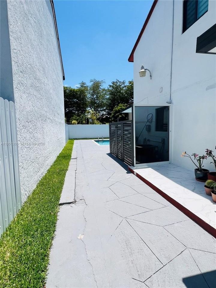 14720 Sw 107th Ter #0 - Photo 6 of 18