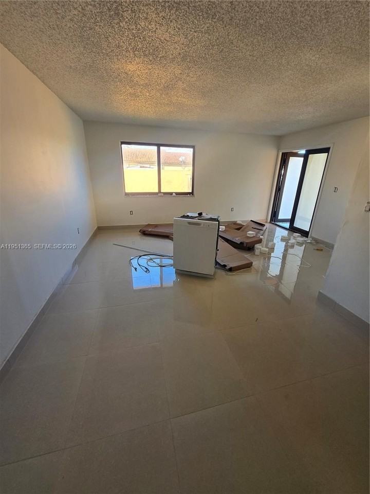 20702 Sw 121st Ct - Photo 5 of 8