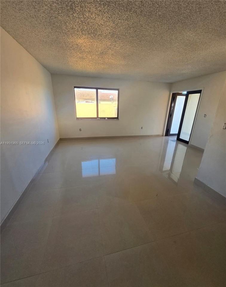 20702 Sw 121st Ct - Photo 6 of 8