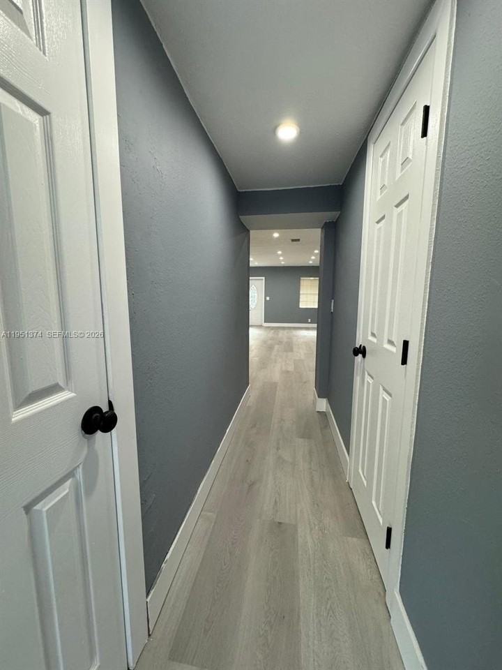 635 N 28th Ave - Photo 7 of 11