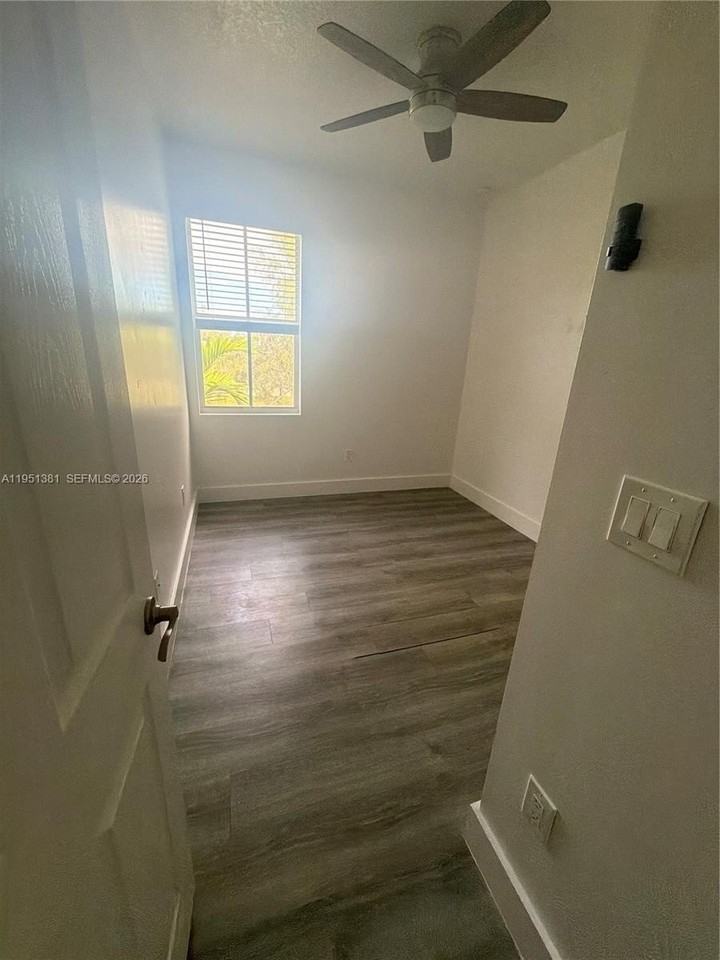 7658 Nw 88th Ter #12 - Photo 3 of 5