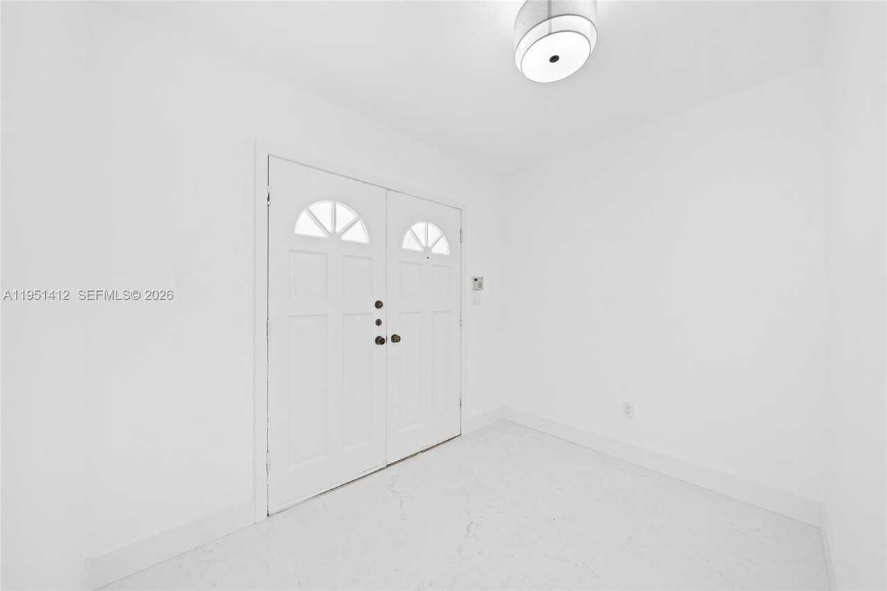 7021 Sw 107th St - Photo 3 of 30