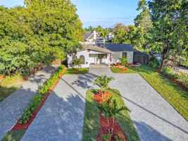 featured image of 1075 Ne 12th Ave #1075