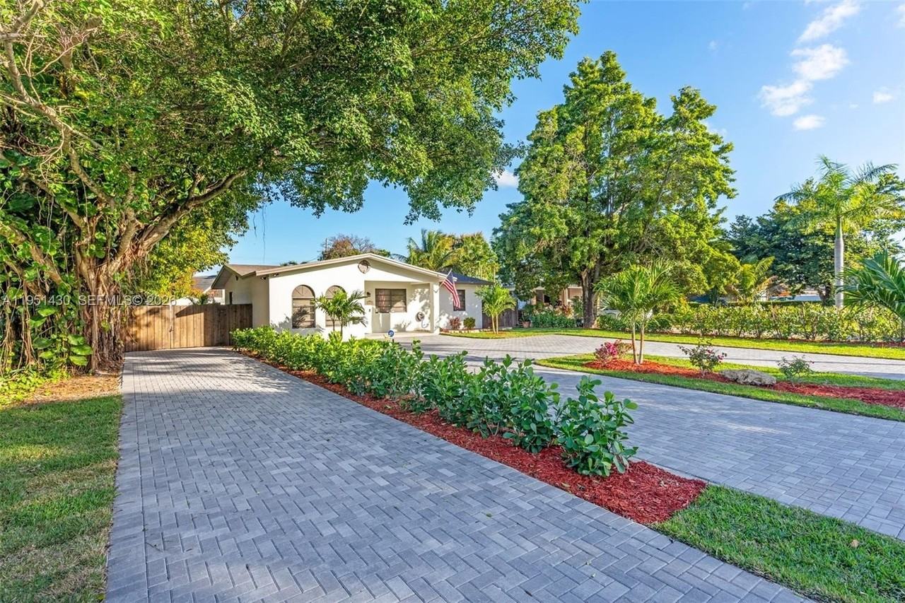 1075 Ne 12th Ave #1075 - Photo 3 of 49