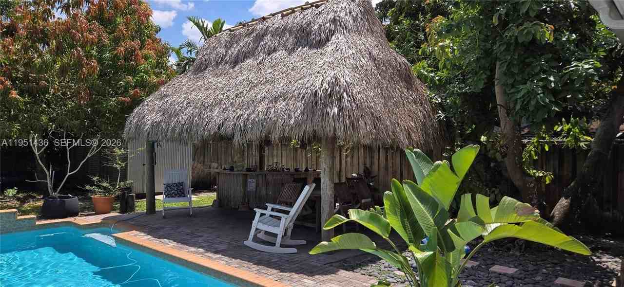 4317 Sw 62nd Ave - Photo 3 of 24