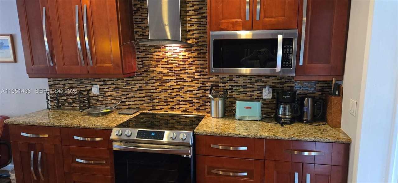 4317 Sw 62nd Ave - Photo 6 of 24