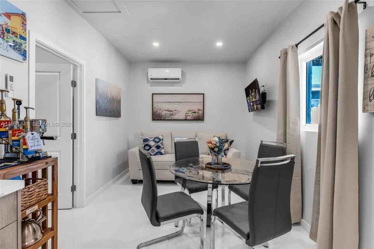 1430 Ne 11th St #1430 - Photo 2 of 21