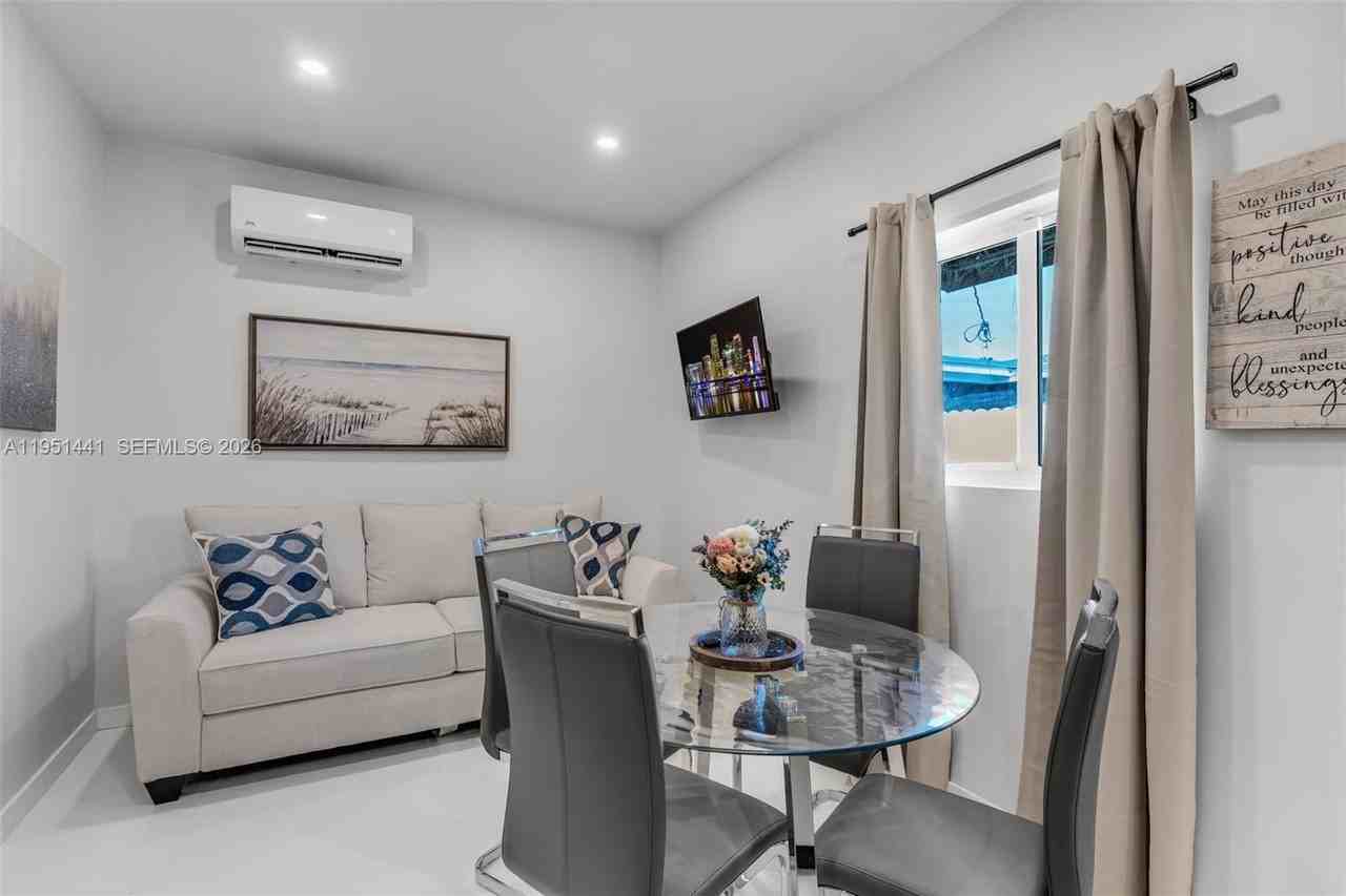 1430 Ne 11th St #1430 - Photo 3 of 21