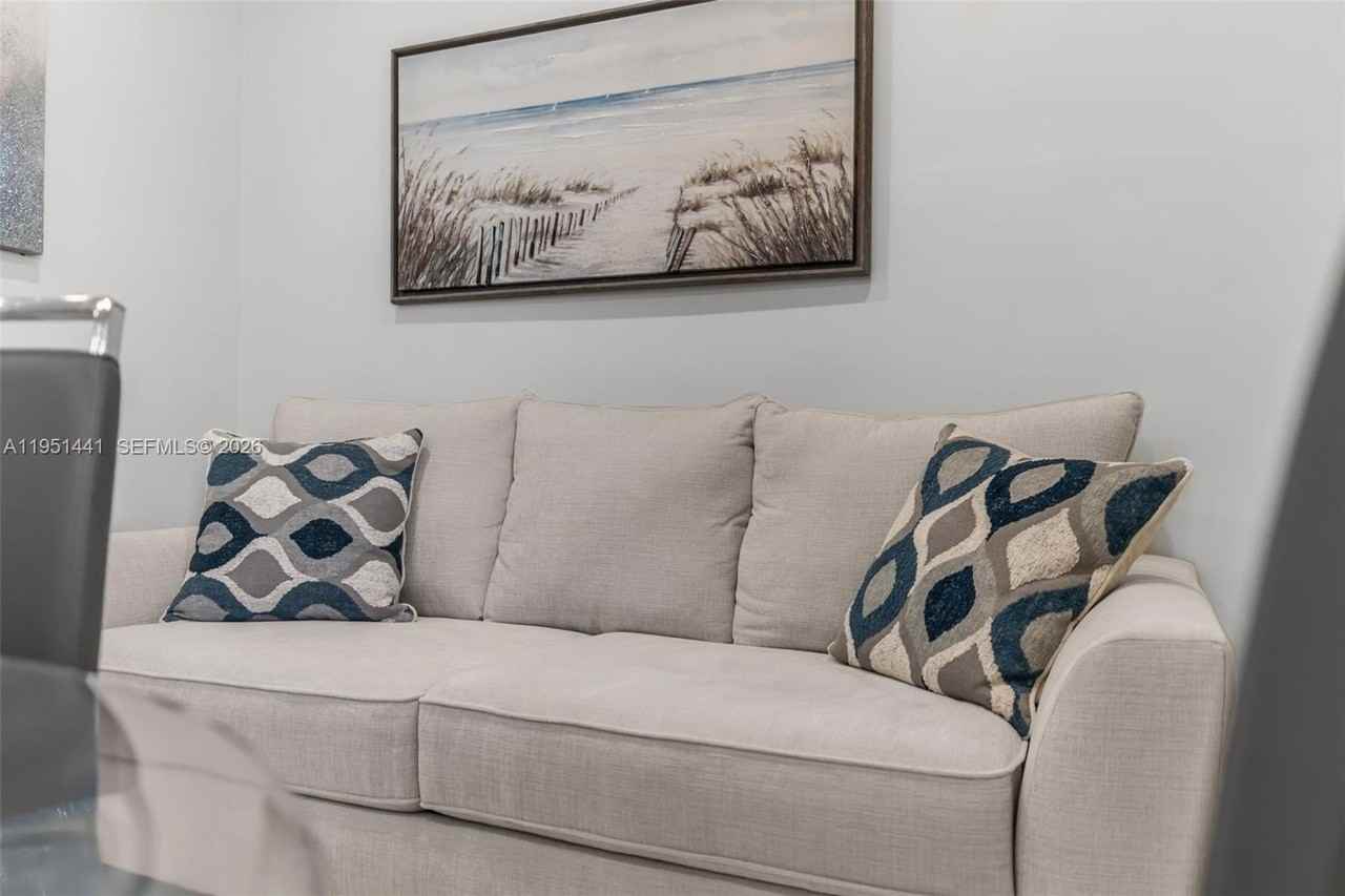 1430 Ne 11th St #1430 - Photo 4 of 21