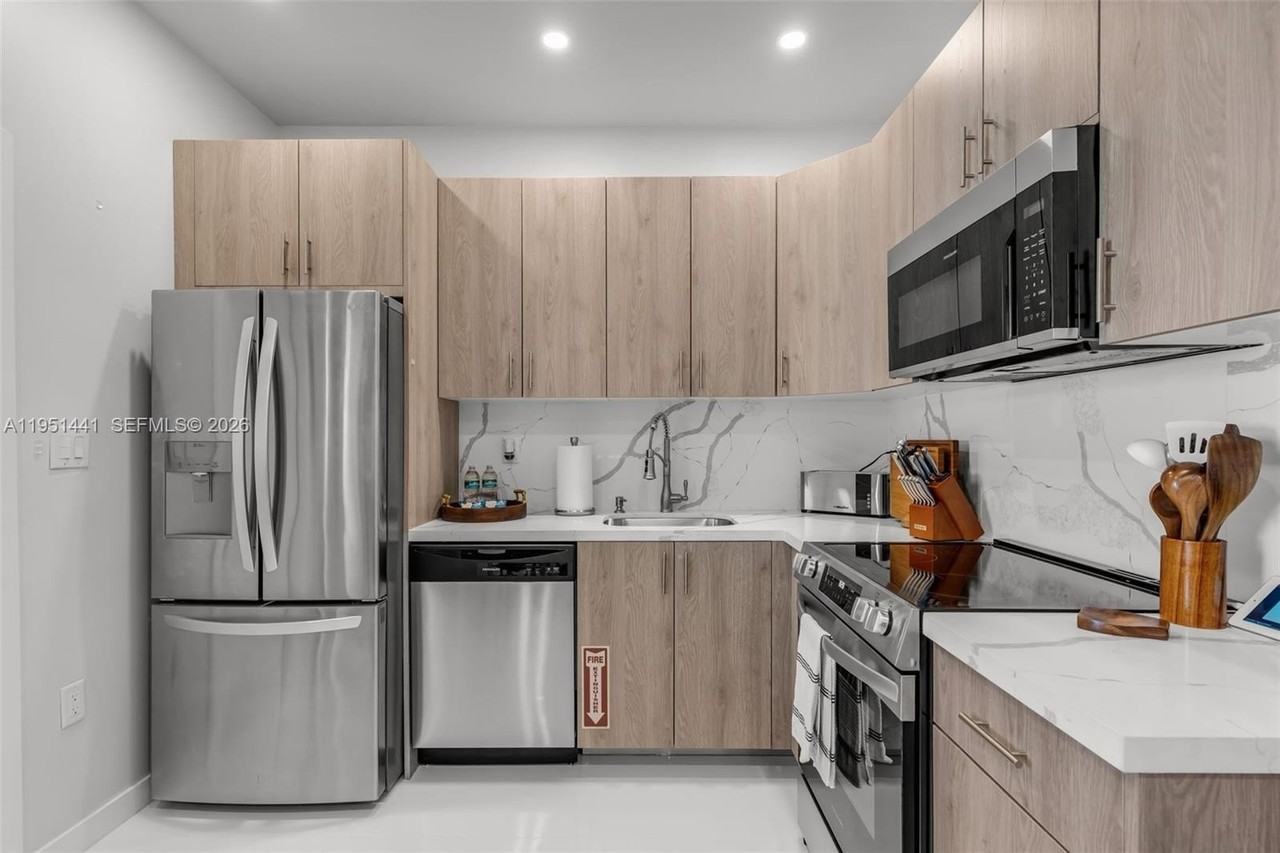 1430 Ne 11th St #1430 - Photo 5 of 21