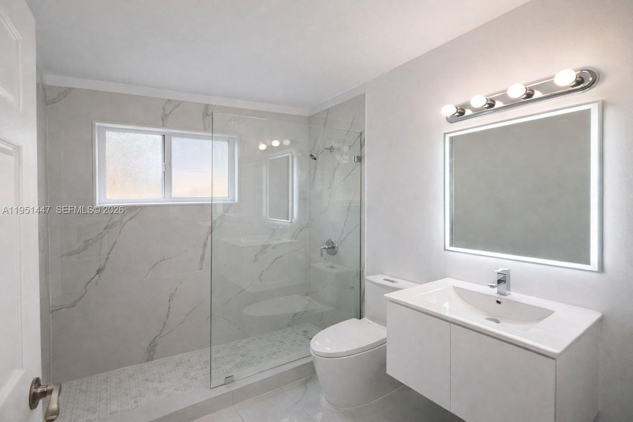 236 Ne 55th Ter #236 - Photo 7 of 10