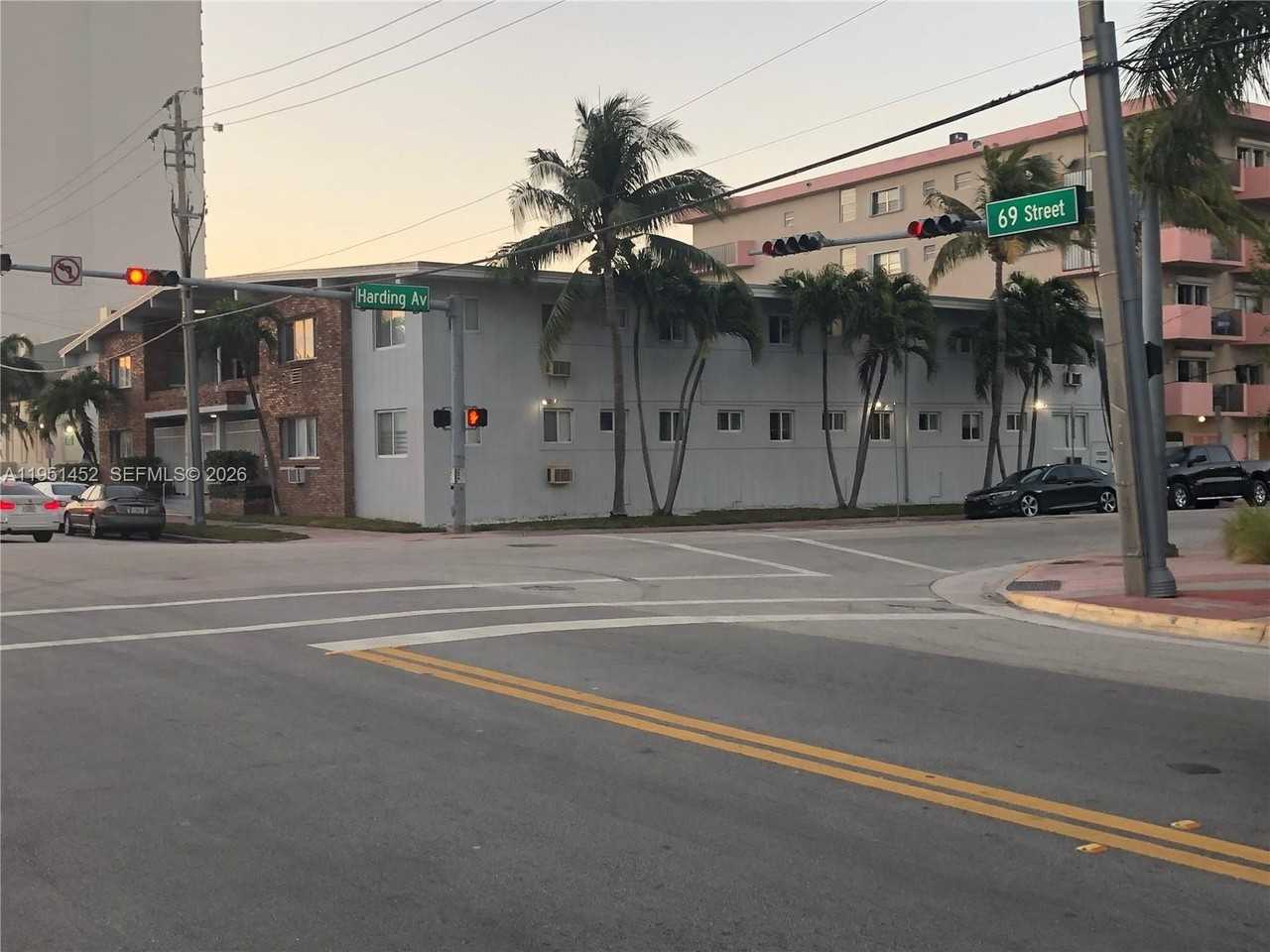 305 69th St #205 - Photo 3 of 10