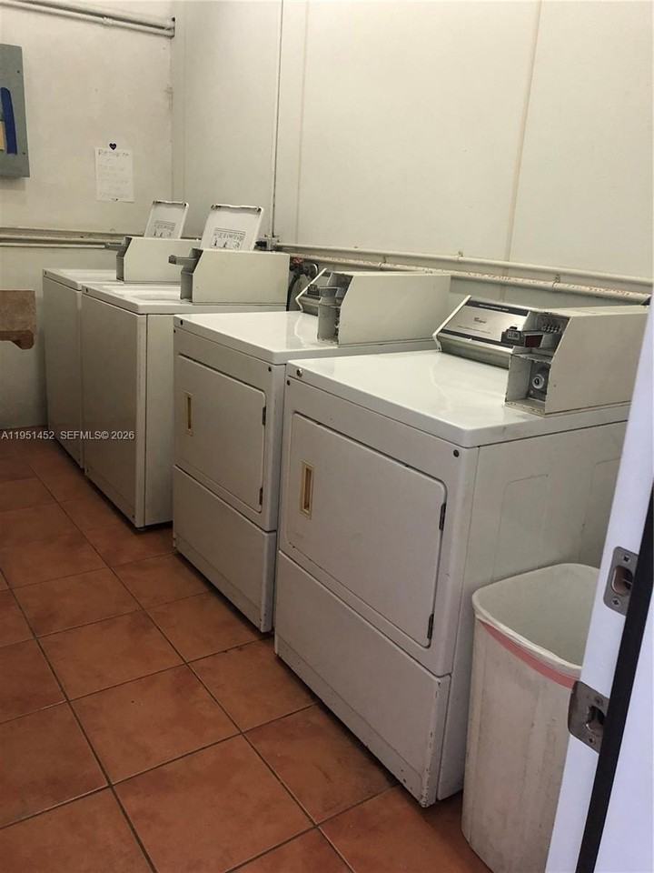 305 69th St #205 - Photo 4 of 10