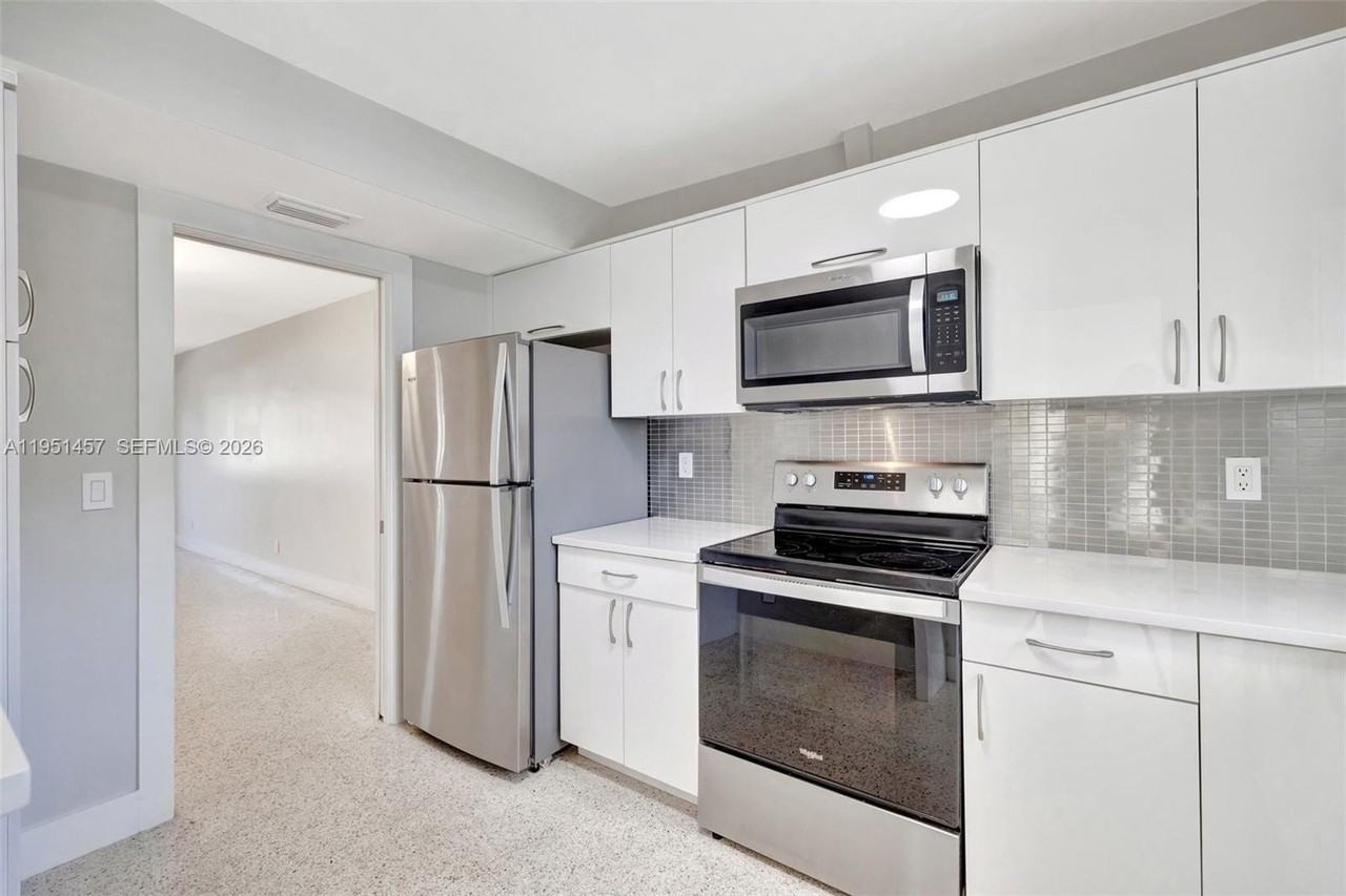 2190 Ne 51st Ct #106 - Photo 5 of 31