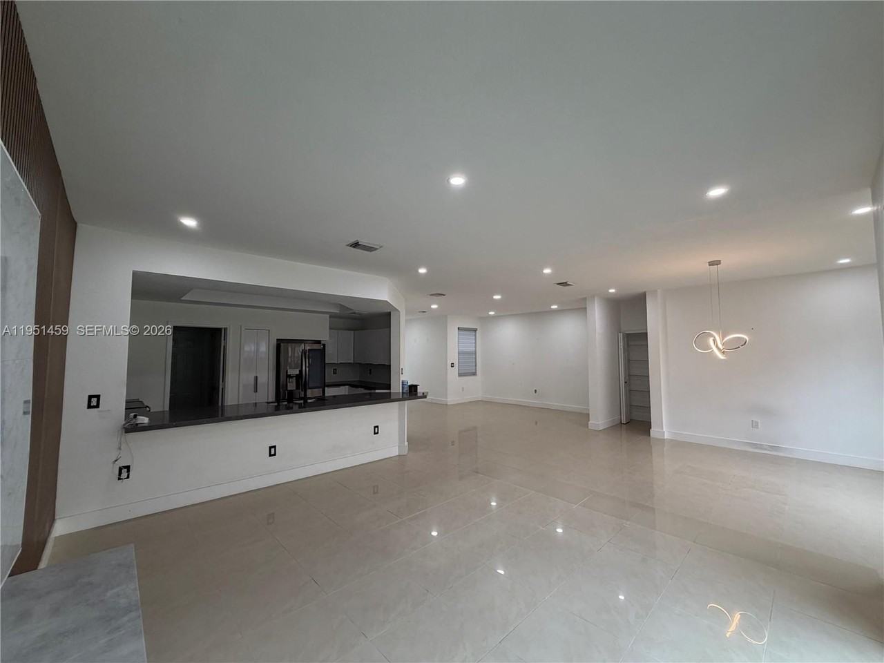 8415 Nw 108th Pl - Photo 4 of 18