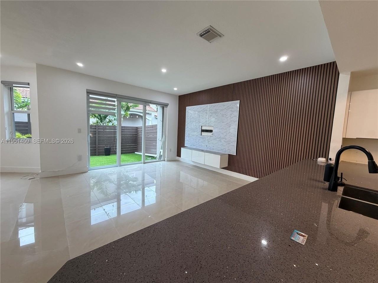 8415 Nw 108th Pl - Photo 5 of 18