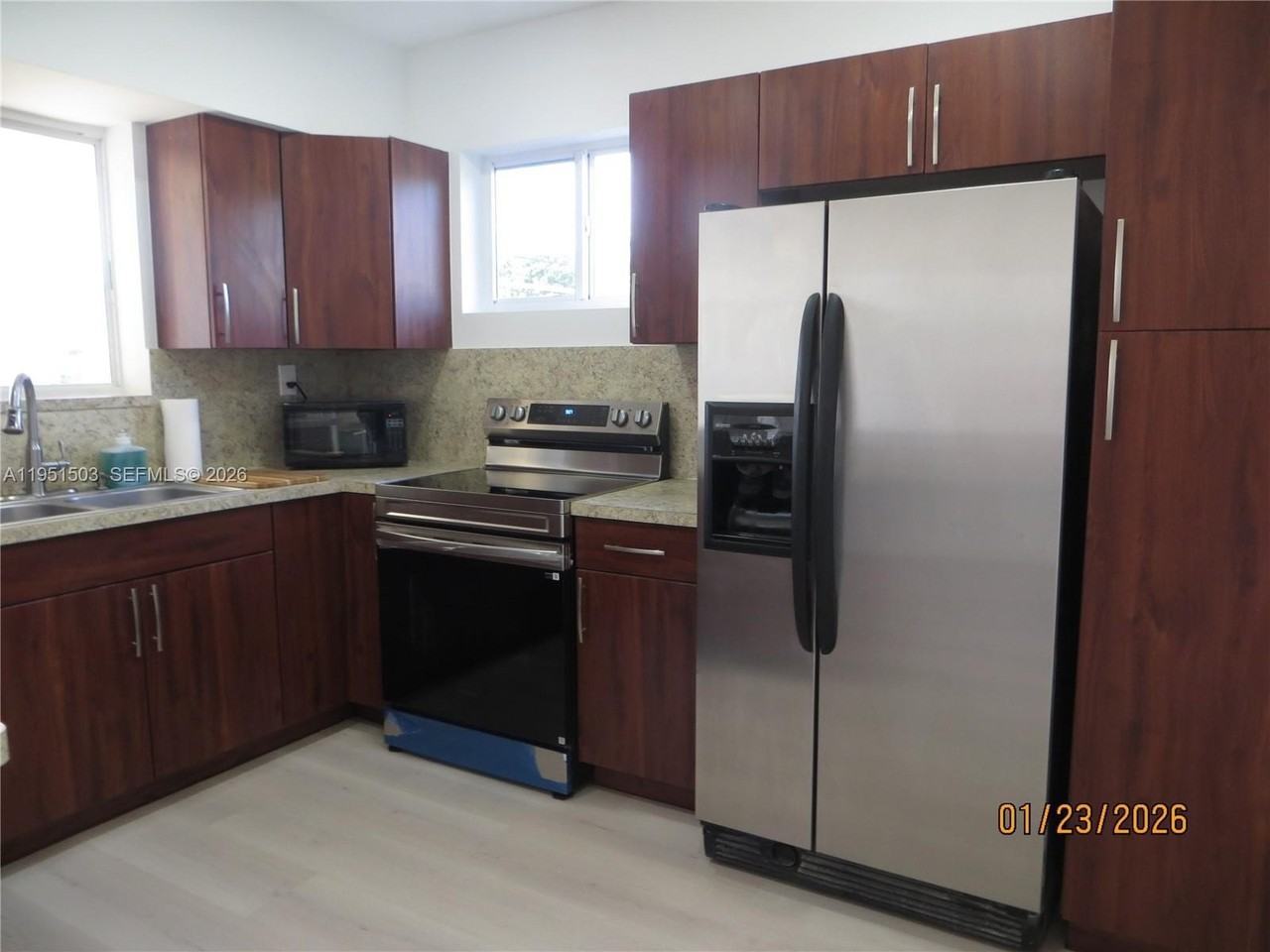 7435 Sw 22nd St - Photo 6 of 22