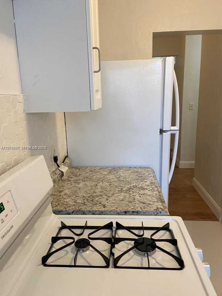 1995 Marseille Dr #4 - Photo 5 of 6