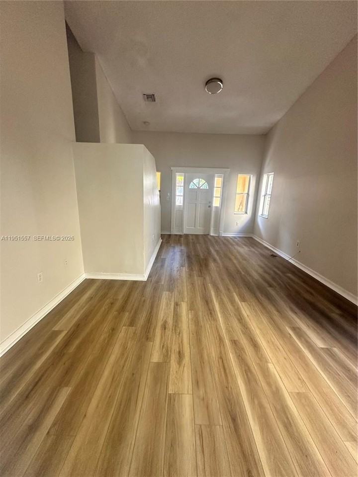 27347 Sw 117th Pl - Photo 7 of 35