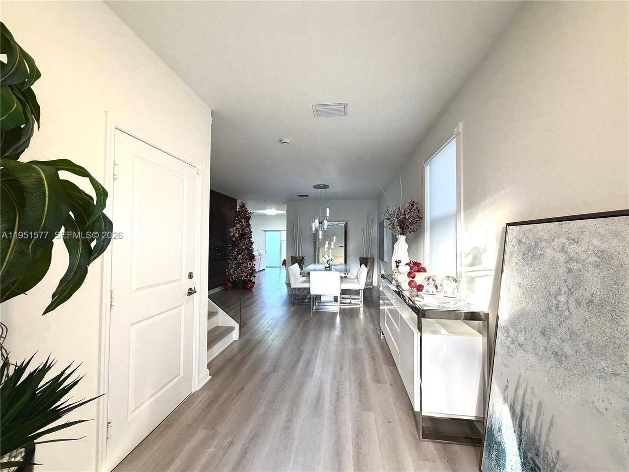 2661 Se 24th Ct - Photo 3 of 38