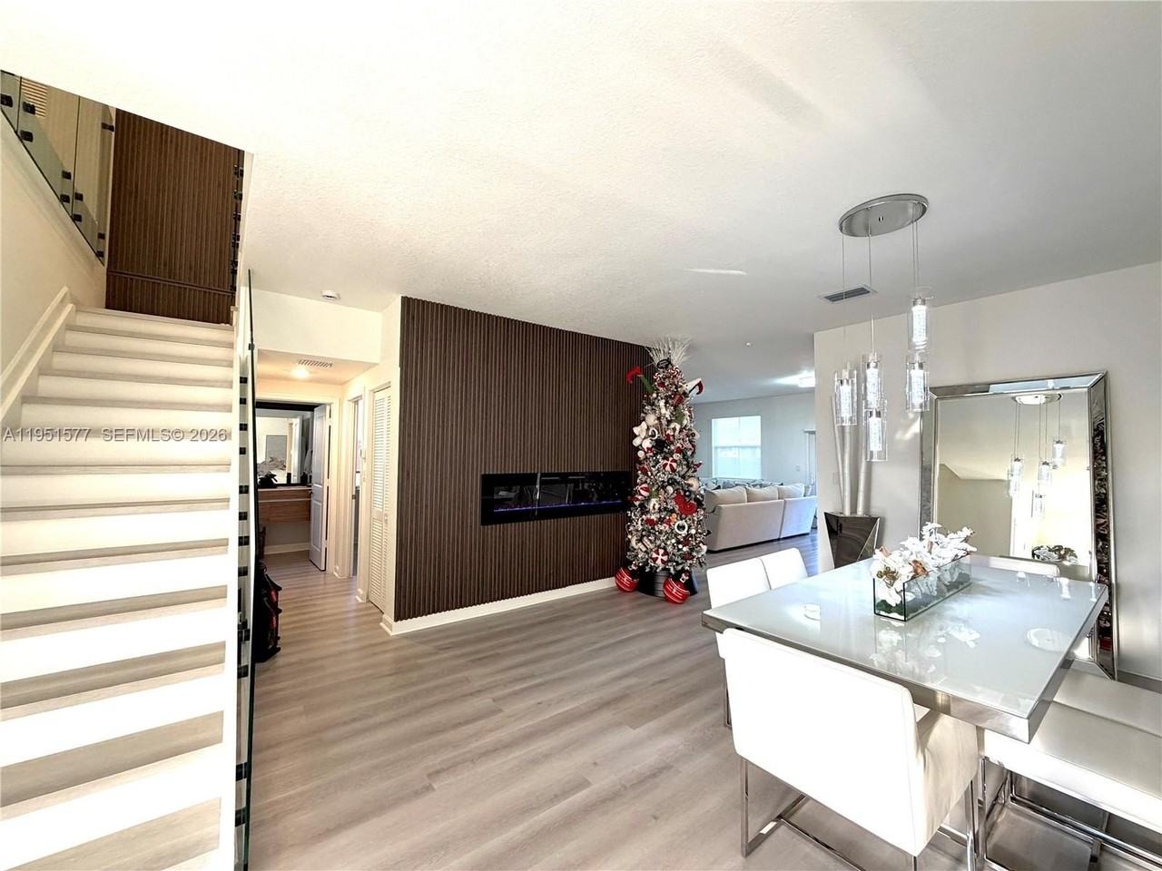 2661 Se 24th Ct - Photo 4 of 38