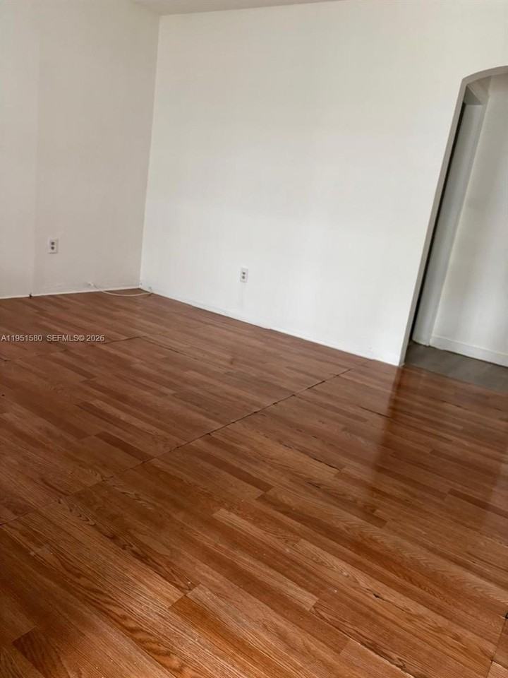 1815 Nw 53rd St - Photo 2 of 9