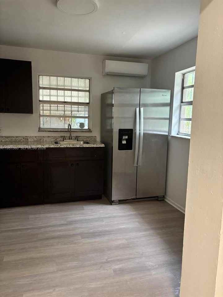 1815 Nw 53rd St - Photo 3 of 9