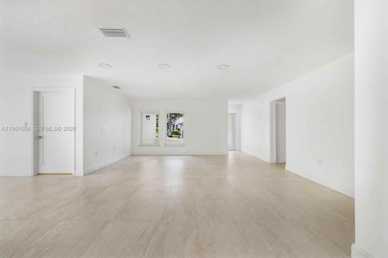 2045 Sw 125th Ct #2045 - Photo 7 of 29