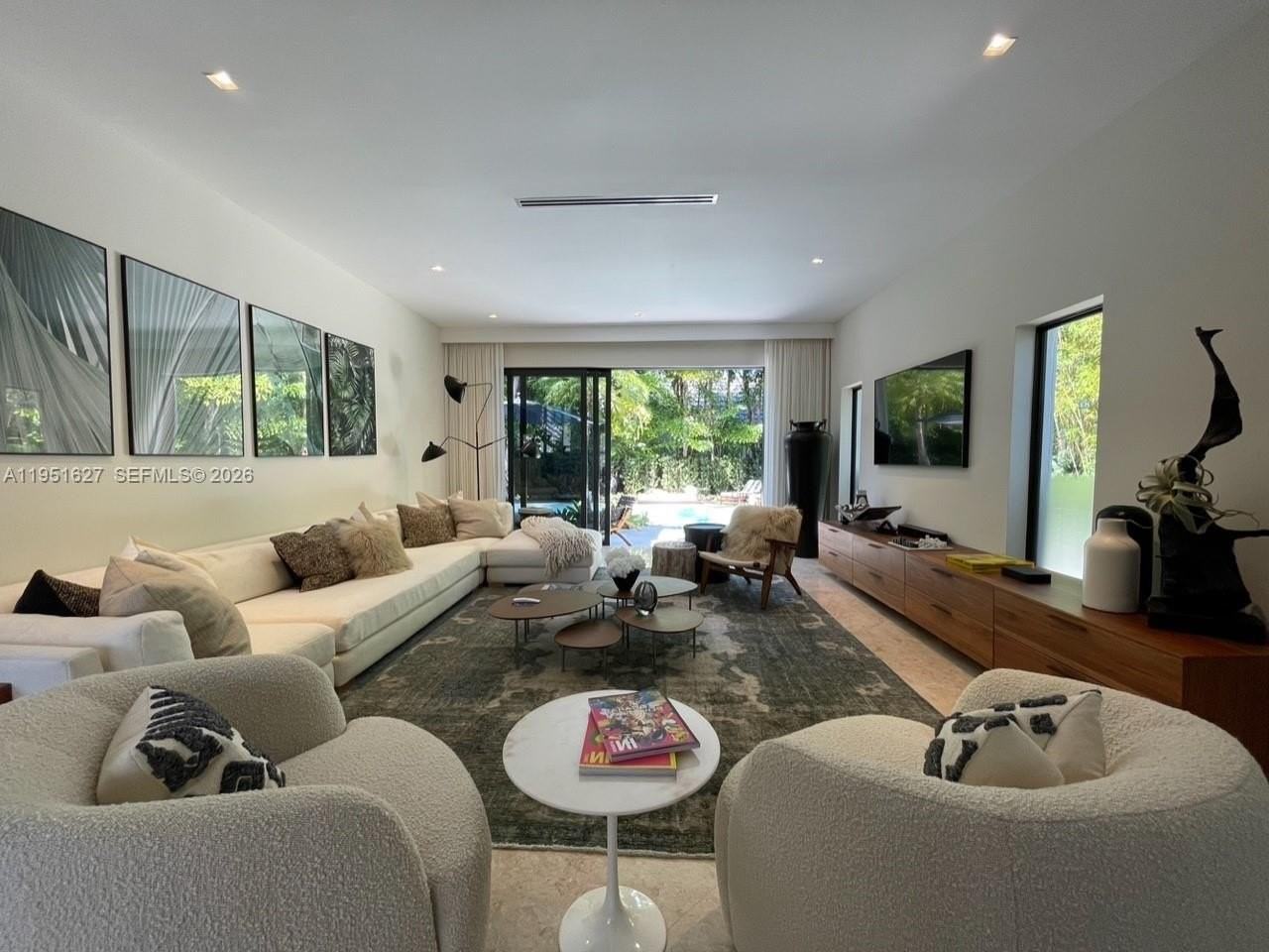 1443 W 21st St - Photo 3 of 17