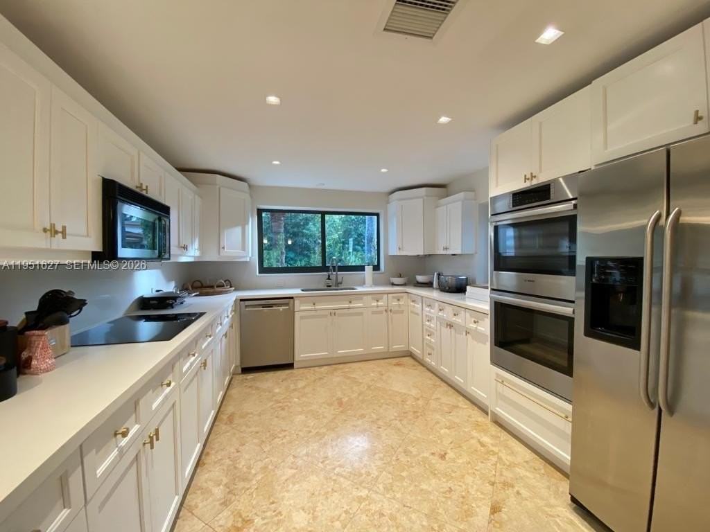 1443 W 21st St - Photo 4 of 17