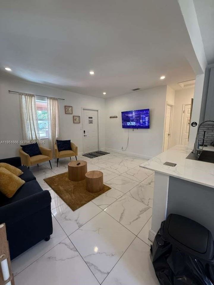 133 Sw 22nd Ter - Photo 2 of 4