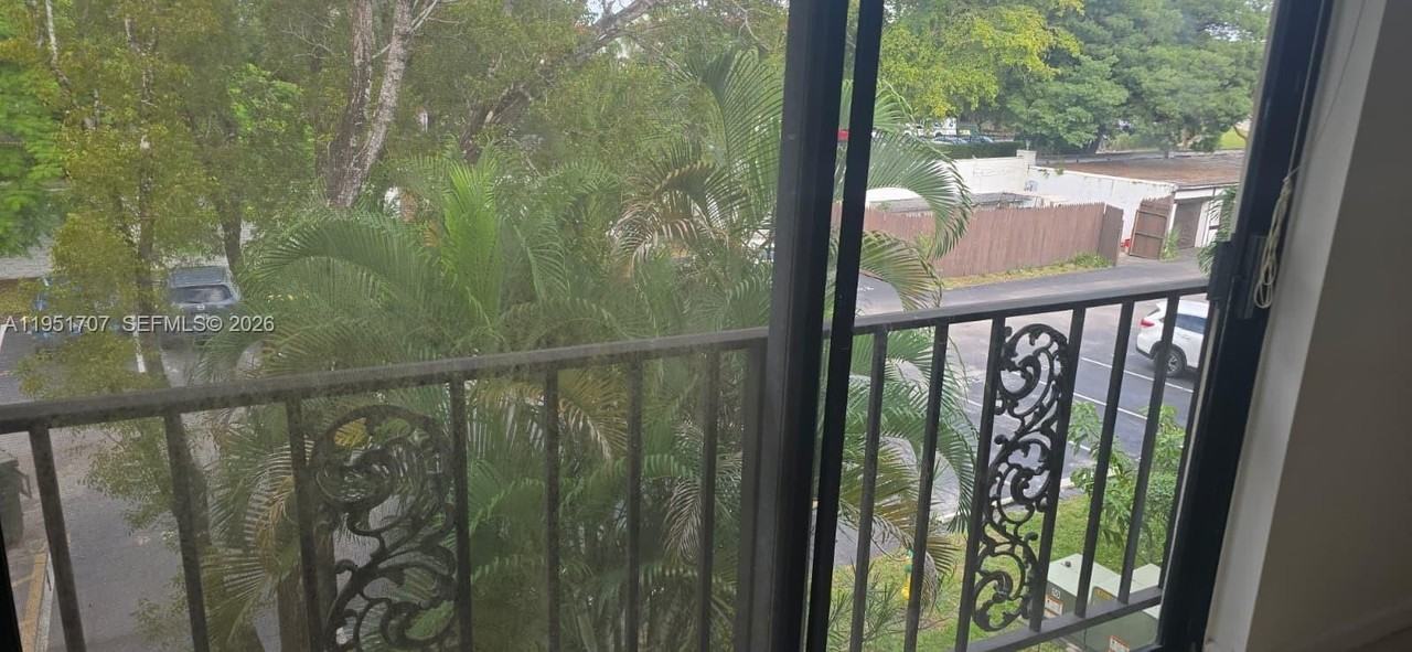 3680 Inverrary Dr #3M