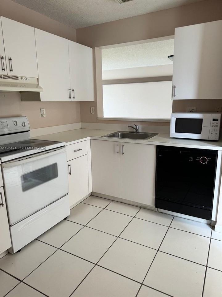 12527 Nw 11th Ln #204 - Photo 2 of 10