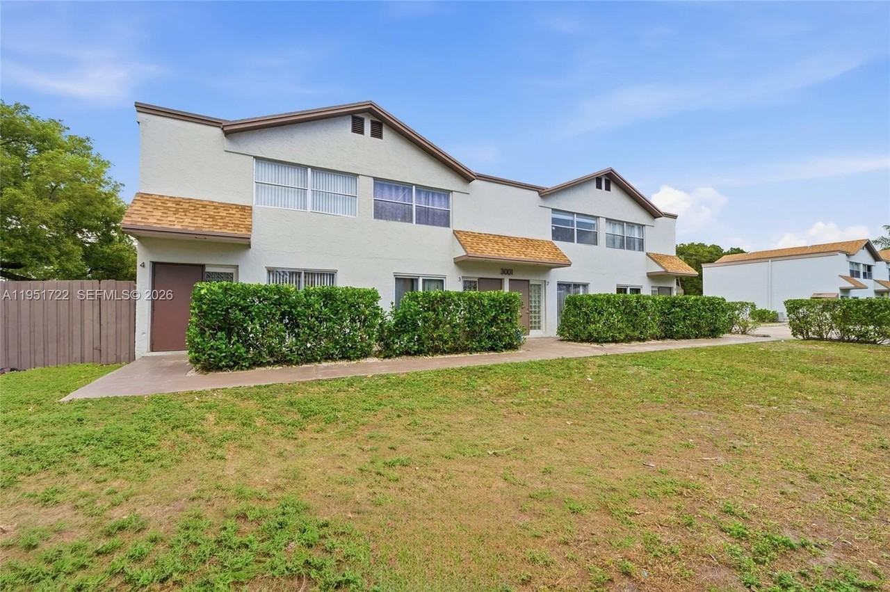 3001 Nw 5th Ter #4 - Photo 3 of 37