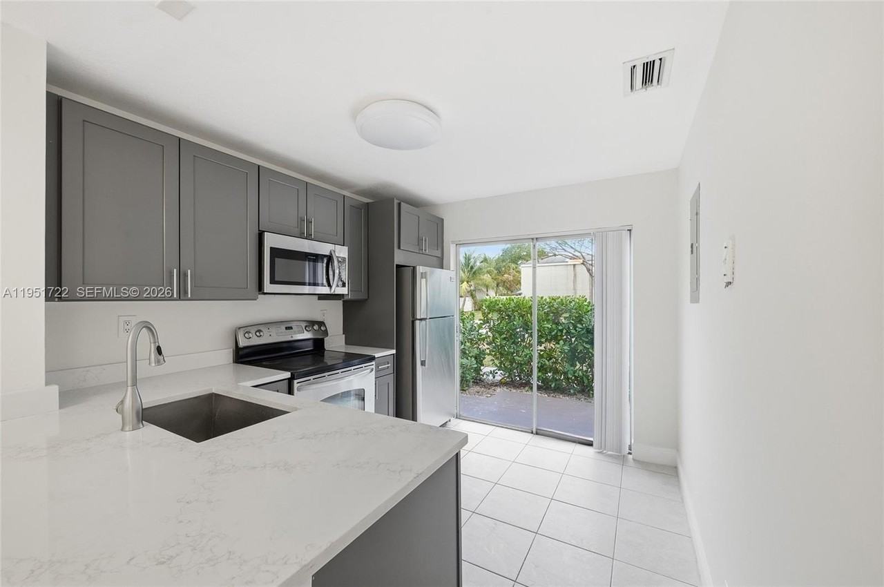 3001 Nw 5th Ter #4 - Photo 7 of 37