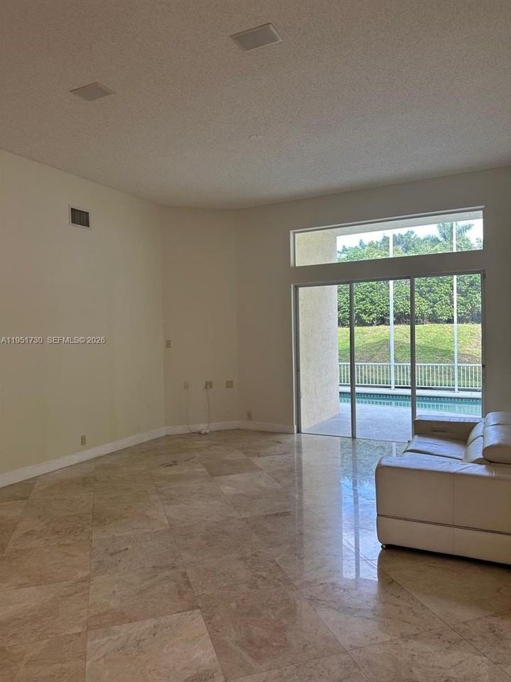 19922 Dinner Key Dr - Photo 7 of 18