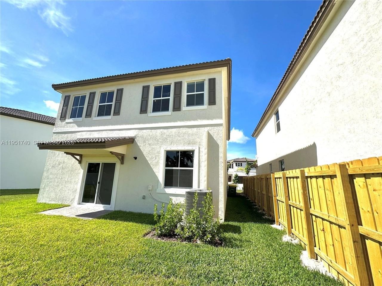 2657 Se 24th Ct - Photo 4 of 26