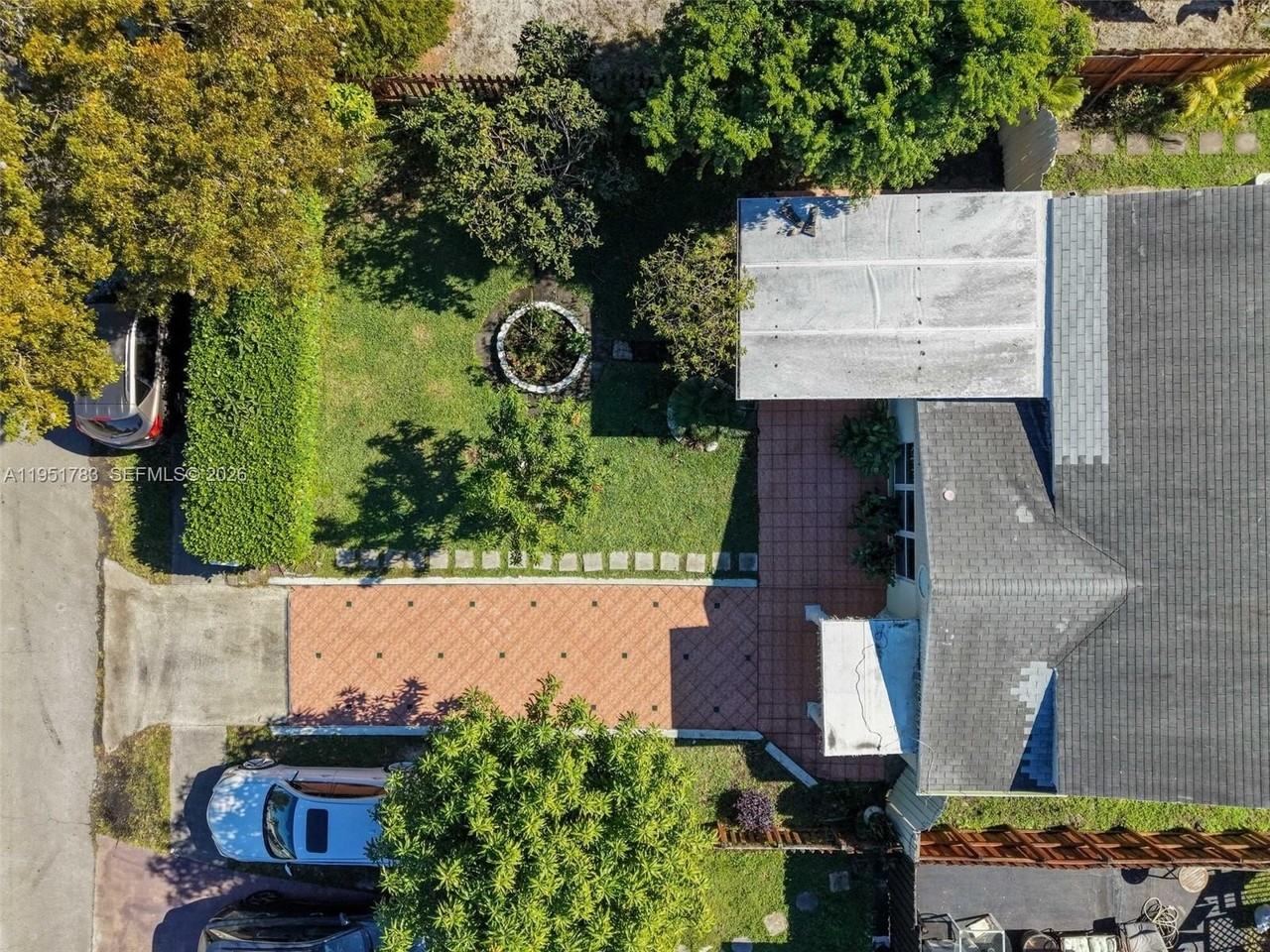 1624 Ne 175th St - Photo 3 of 47