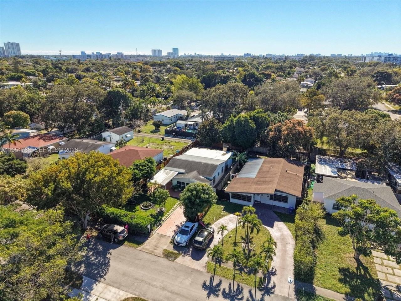 1624 Ne 175th St - Photo 5 of 47