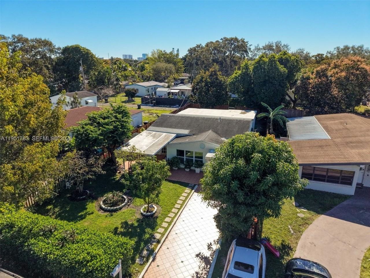 1624 Ne 175th St - Photo 6 of 47