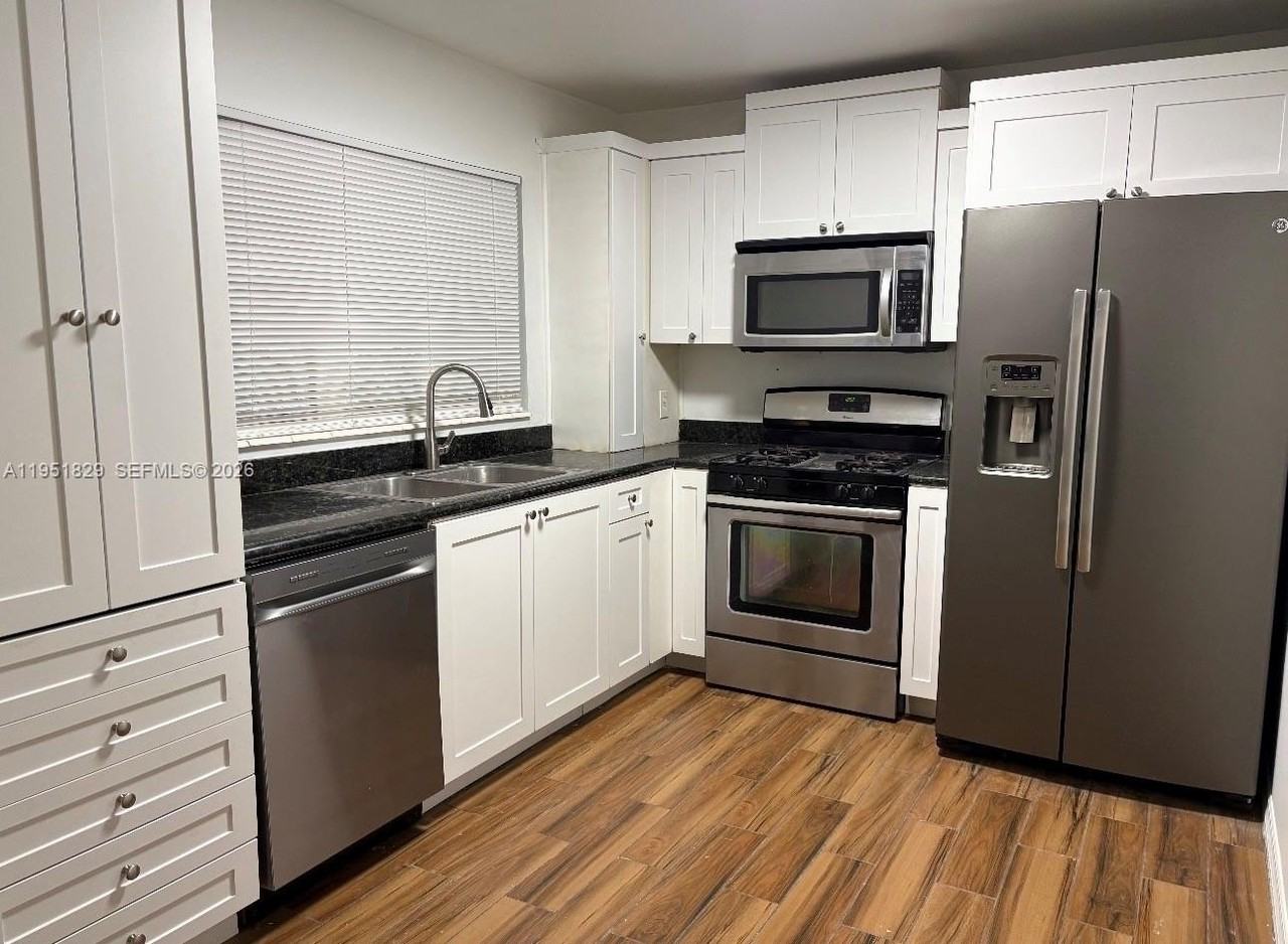 7910 Sw 131st Ave - Photo 2 of 4