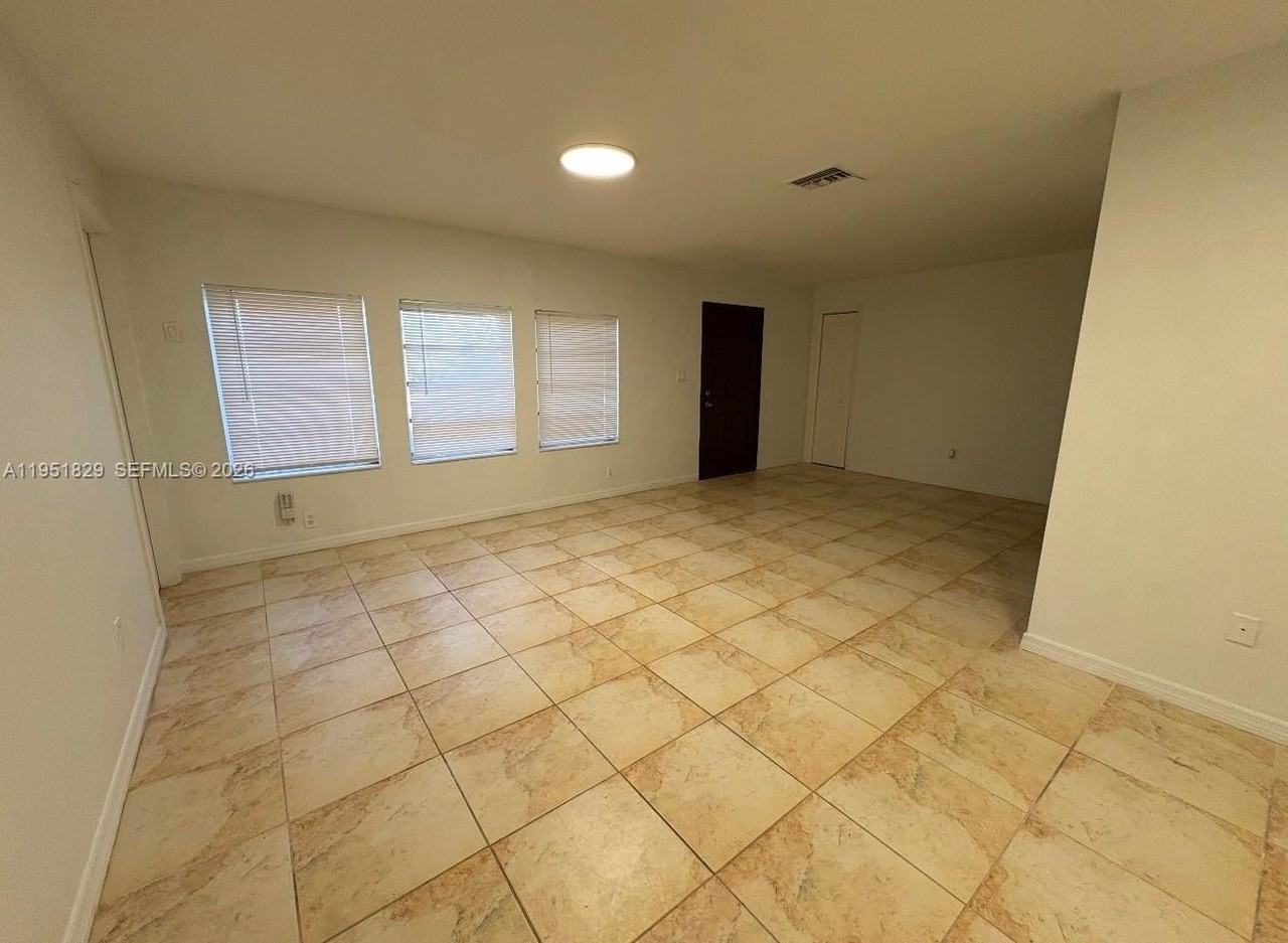 7910 Sw 131st Ave - Photo 4 of 4